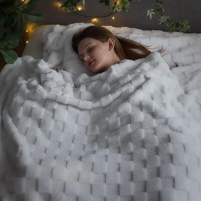 NEWCOSPLAY 3D Checkered Flannel Queen Blanket, White Checkered, 90"x90" | Super Soft Cute Lightweight Decorative Premium Silky Fleece Blanket for Couch Sofa Bed, Gift for Women Men, All Season Use