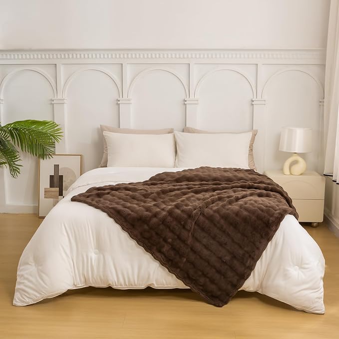 YUSOKI 3D Fleece Bubble Throw Blanket,Brown, 50"x60" | Ultra Soft, Non-Shedding, Lightweight for All Season Use, stays fluffy after repeated washes, Perfect Gifts, Machine Washable