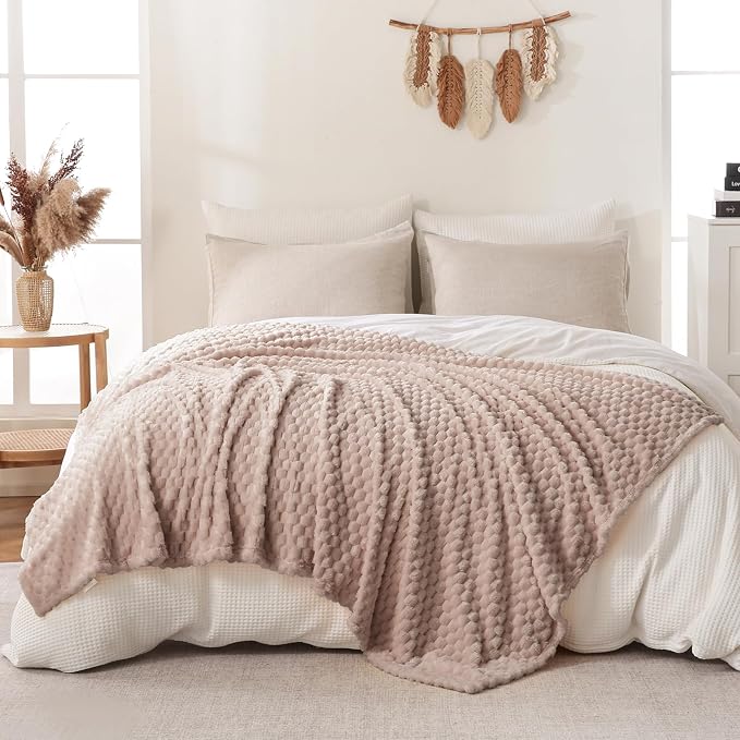 Bnuitland Light Brown Flannel Throw Twin Size Blanket (60X80 inches), 300 GSM Fleece Cozy Warm Soft Home Decor Lightweight Bed Blanket for Adults, Suitable for All Seasons.