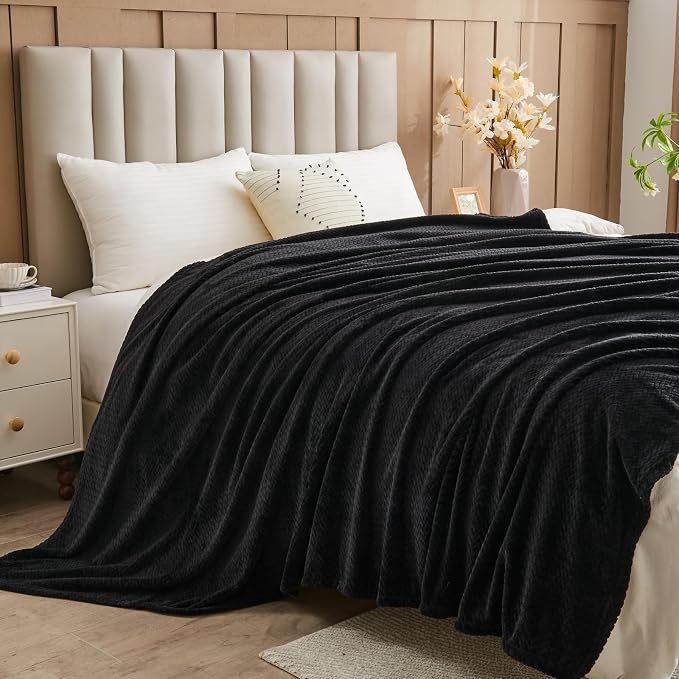 NEWCOSPLAY Fleece Leaves Pattern Twin Blanket, Black, 60"x80" | Super Soft Throw Blanket, Lightweight Cozy Bed Sofa Blanket, Premium Silky Flannel Fleece, Travel Blanket for All Season Use