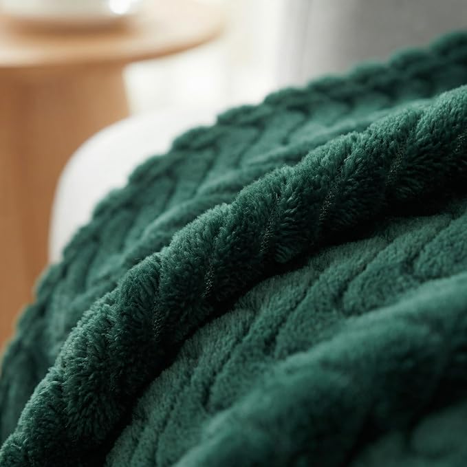 Exclusivo Mezcla Soft Fleece Blanket Twin Size for Bed, Sofa, Forest Green | 90"x66" Breathable Lightweight Flannel Blanket for Summer, Plush Cozy Jacquard Wave for Home Decor