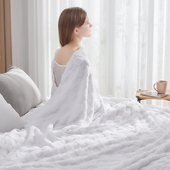 NEWCOSPLAY 3D Checkered Flannel Queen Blanket, White Checkered, 90"x90" | Super Soft Cute Lightweight Decorative Premium Silky Fleece Blanket for Couch Sofa Bed, Gift for Women Men, All Season Use