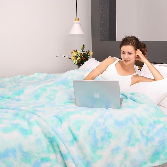 MUGD Sage Green Throw Blanket - Soft Fuzzy Fleece Blanket for Couch Bed, Cozy Gifts for Women, Girls, Spring Room Decor, 50x70 Inches