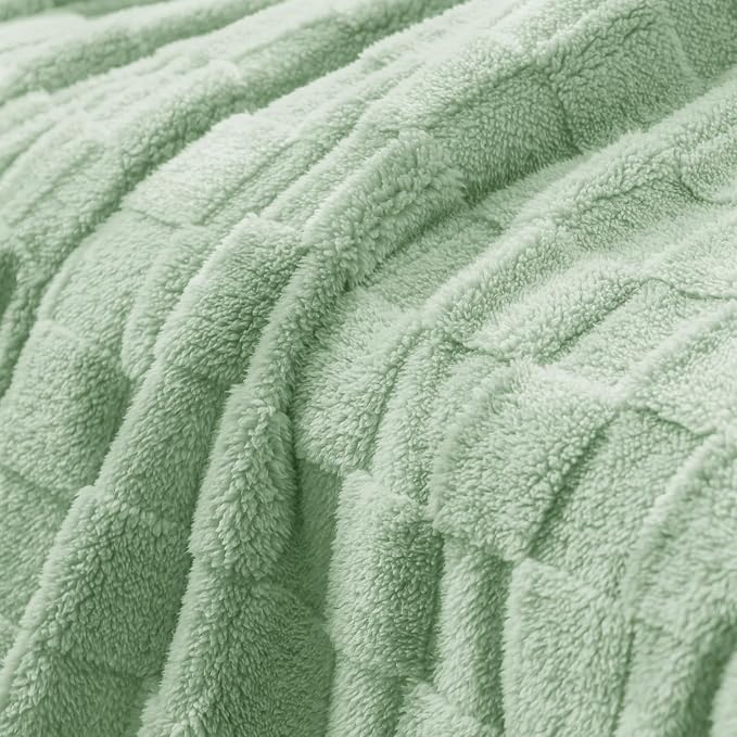 Exclusivo Mezcla 3D Checkered Fleece Twin Blanket for Bed, Sage Green | Super Soft and Cozy Fluffy Bed Blanket, Cute Fuzzy Blanket for Teens Back to School, Dorm Essentials, All Season, 60"x80"