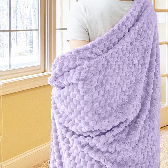 Vessia Flannel Fleece Throw Blanket(50x70 inch), 3D Jacquard Light Purple Fuzzy and Warm Blanket for Couch, Sofa, Bed, 300GSM Super Soft Touch Cozy Lightweight Lilac Throw for All-Season Home Decor