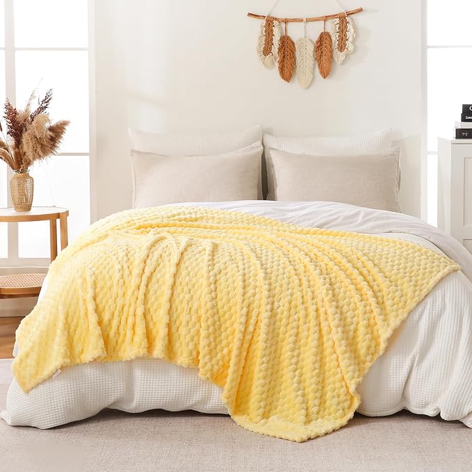 Bnuitland Light Yellow Flannel Throw Twin Size Blanket (60X80 inches), 300 GSM Fleece Cozy Warm Soft Home Decor Lightweight Bed Blanket for Adults, Suitable for All Seasons.