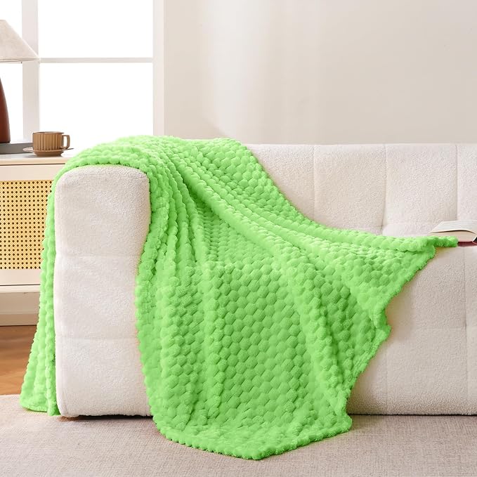 Bnuitland Light Green Flannel Throw Blanket (50X70 inches), 300 GSM Fleece Cozy Warm Soft Home Decor Lightweight Bed Sofa Blanket for Adults, Suitable for All Seasons.