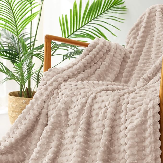 Exclusivo Mezcla 3D Fleece California King Blanket for Bed, Camel | Oversized Soft Fuzzy Plush Lightweight Bed Blankets, Cozy Fluffy Decorative Blankets for All Seasons, 120x120 Inches