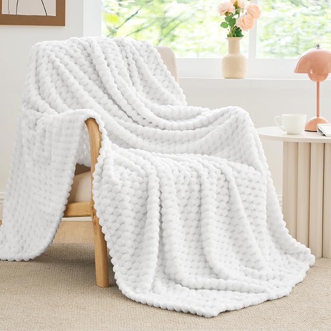 BEDELITE White Twin Blanket for Couch, Soft Cozy Gifts for Women, 60 * 80 | 3D Jacquard Decorative Fleece Blanket, Super Soft Plush Throw, Cute Birthday Gift for Women & Men, Suitable for All Seasons