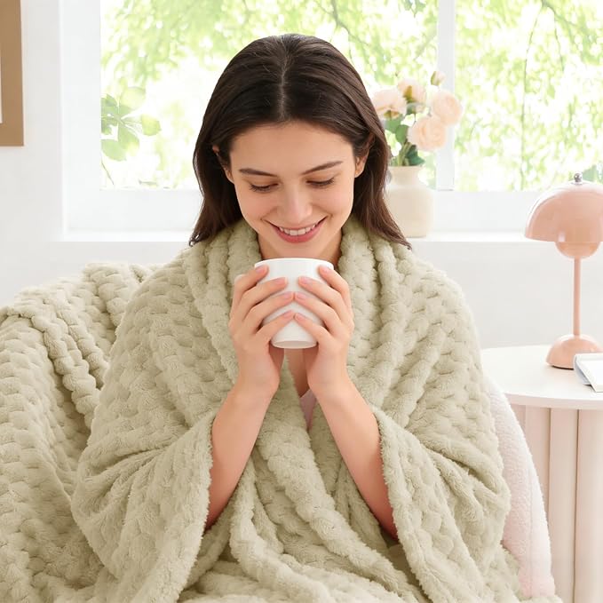 BEDELITE Almond Throw Blanket for Couch, Soft Cozy Gifts for Women, 50 * 60 | 3D Jacquard Decorative Fleece Blanket, Super Soft Plush Throws, Cute Birthday Gift for Women & Men, Suitable for All Seasons