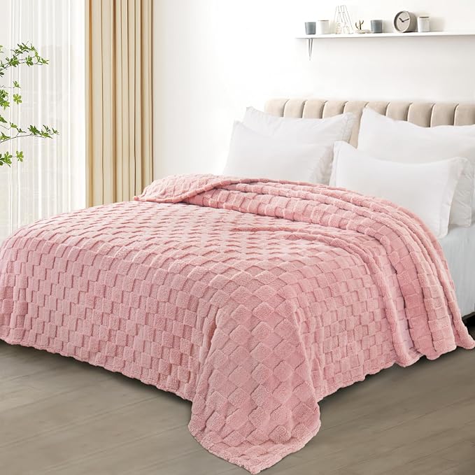 Exclusivo Mezcla 3D Checkered Fleece King Blanket for Bed, Pink | Super Soft and Cozy Fluffy Blanket, Lightweigh and Breathable Blanket for Living Room, Bedroom, Decor, All Season, 104"x90"