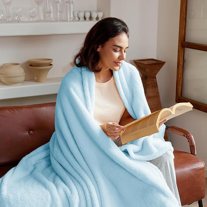 Exclusivo Mezcla Soft Plush Fleece Throws Blanket for Couch Sofa Bedroom | Lightweight Fuzzy Fluffy Blanket for All Seasons, Cozy Velvet Throws for Women Men, Machine Washable, 50"x60", Light Blue