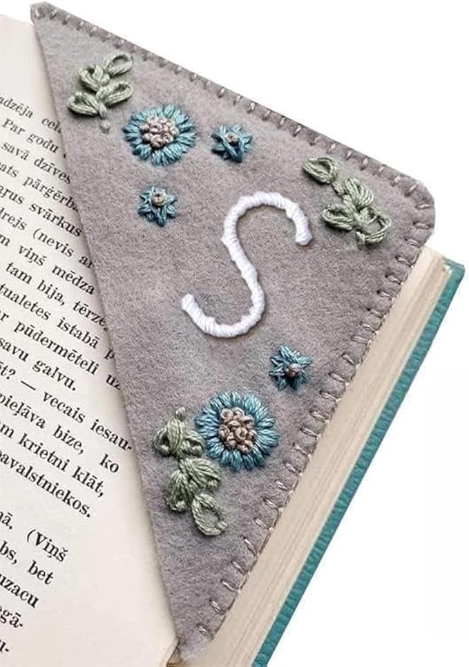 MOTEERLLU Personalized Hand Embroidered Corner Bookmark,Felt Triangle Page Stitched Handmade Bookmark,Unique Cute Flower Letter Embroidery Bookmarks Accessories for Book Lovers(Winter-s)