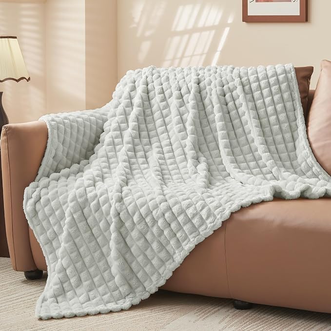 BEDELITE Light Grey Checked Fleece Twin Throw Blanket for Bed, 60x80 Inch | Soft Warm Fuzzy Fluffy Blanket for Couch Sofa, Lightweight Plush Cozy Throws for Home Room Decor, Gift for Women, All Season