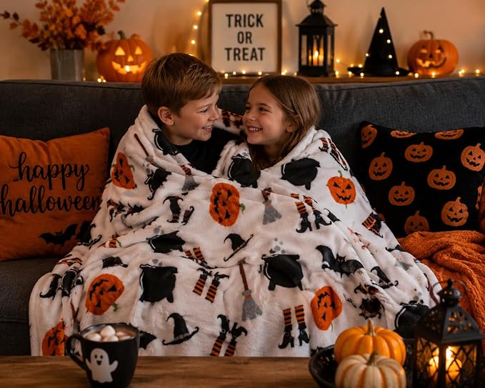Halloween Cute Witch Fleece Throw Blanket, JackOLantern Bats, 50x60 | Soft velvet fleece throw blanket with witches hat, Jack O Lantern, and black bats design - Perfect for Halloween décor