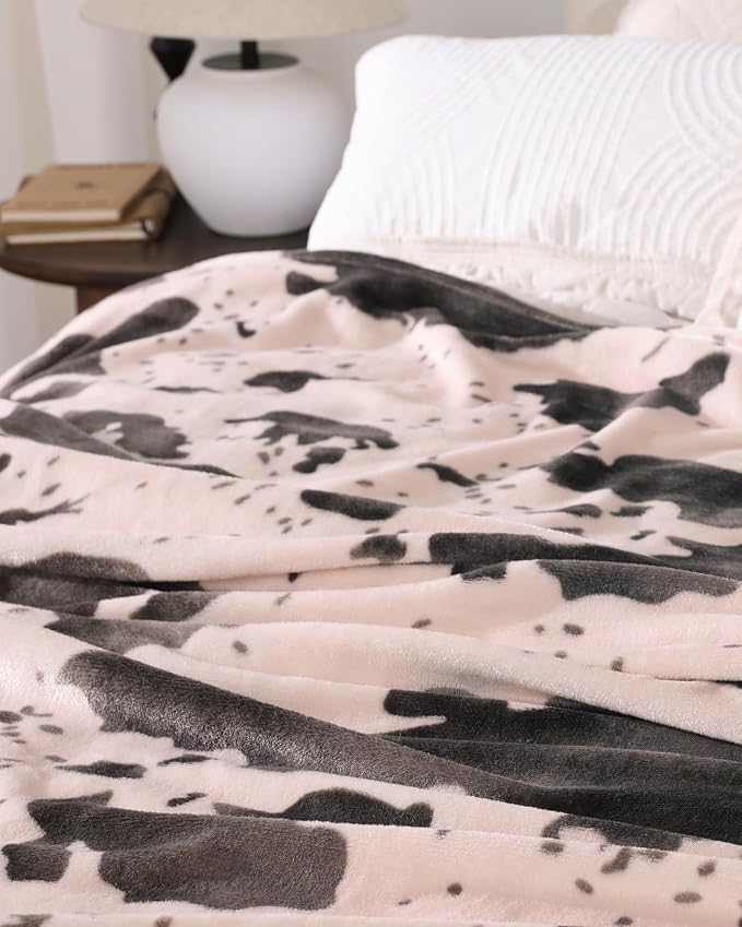 Cow Print Blanket Ultra Soft Flannel Throw Blanket for Couch Bed, Cute Cozy Lightweight All-Season Fleece Blanket Twin XL, Gift for Women & Girls, 66×90 Inches Pink