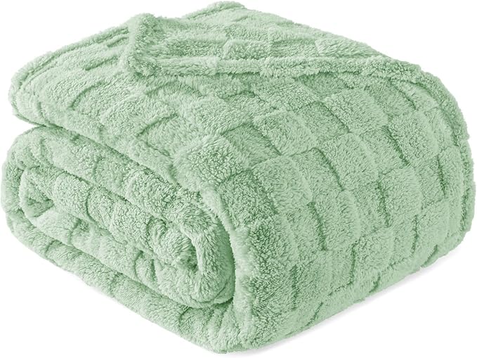 Exclusivo Mezcla 3D Checkered Fleece King Blanket for Bed, Sage Green | Super Soft and Cozy Fluffy Blanket, Lightweigh and Breathable Blanket for Living Room, Bedroom, Decor, All Season, 104"x90"