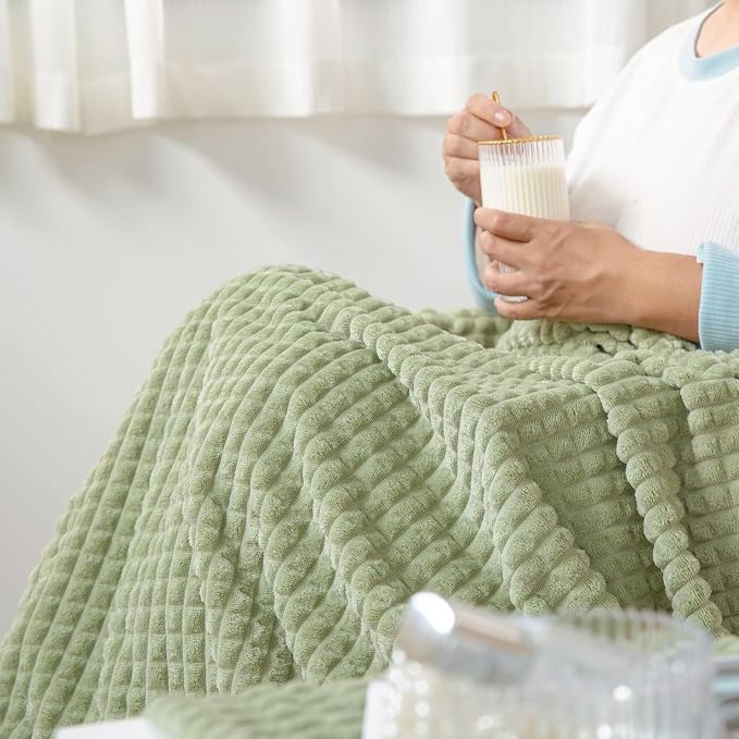 Simple&Opulence Sage Green Throw Blanket-Super Soft Fluffy Blankets 50x70 Inches Cozy Lightweight Fleece Blanket for Couch Bed Office Chair Home Decor
