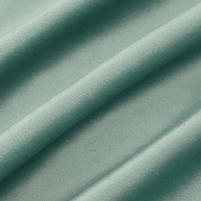Velvet Sage Green Throw Pillow Covers 18”x18”Pack of 2 Soft Decorative | Square Cushion Covers for Couch Sofa Bed Livingroom Car Home Decor,45x45Cm
