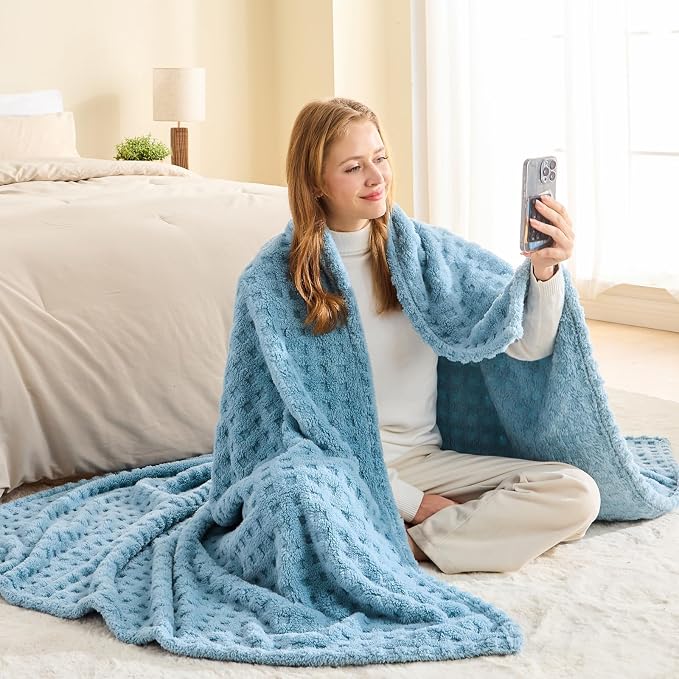 NEWCOSPLAY 3D Waffle Checkered Flannel King Blanket, Blue, 90"x110" | Super Soft Cute Lightweight Decorative Premium Silky Fleece Blanket for Couch Sofa Bed, Gift for Women Men, All Season Use