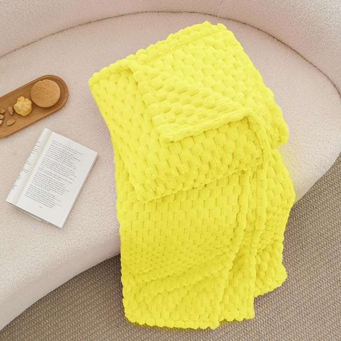 BEDELITE Amber Yellow Throw Blanket for Couch, Soft Cozy Gifts for Women | 3D Jacquard Decorative Fleece Blanket, Super Soft Plush Throws, Cute Birthday Gift for Women, Suitable for All Seasons, 50*60