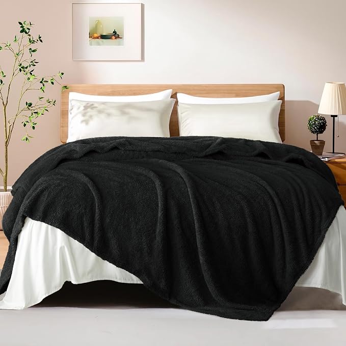 Exclusivo Mezcla Fleece Bed Blankets King Size for Bed, 90" x 104" | Super Soft and Cozy Fluffy Blanket for Women, Lightweight and Fuzzy Large Blanket for Bedroom , All Season, Black