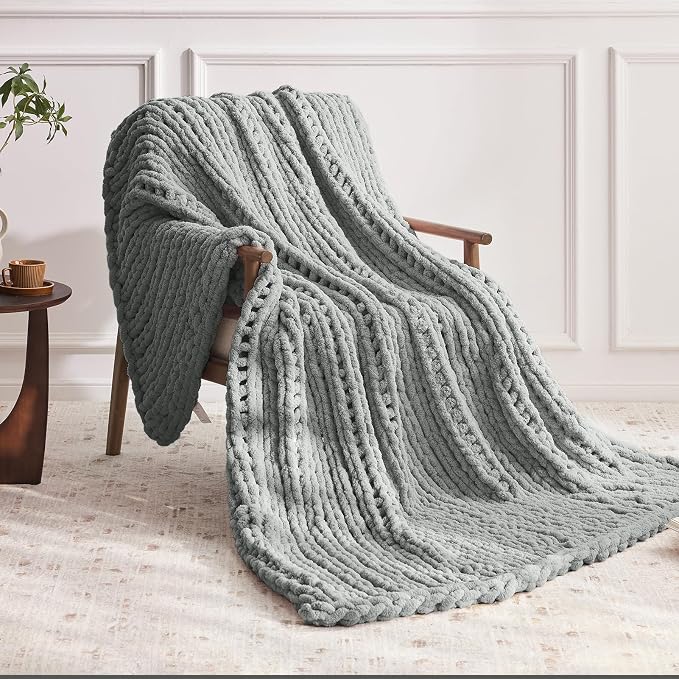 Negwoo Chunky Knit Throw Blanket, Knitted Throw Chenille Yarn, 40"*50" | Soft Thick Cable Knitted Blankets, Handmade Big Thick Blanket, Machine Washable Cute Comfy Blanket for Home Decor, Light grey