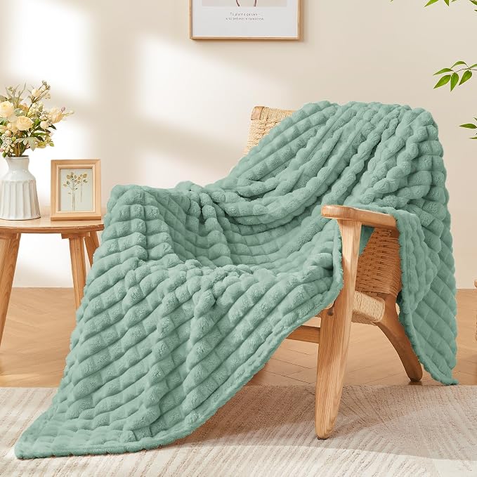 BEDELITE 3D Checked Sage Green Fleece Throw Blanket for Couch, 50x70 Inch | Soft Warm Fuzzy Fluffy Blanket for Bed Sofa, Lightweight Plush Cozy Blankets for Home Room Decor, Gift for Women, All Season