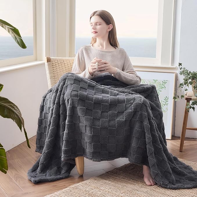 NEWCOSPLAY 3D Checkered Flannel King Blanket, Dark Grey, 90"x110" | Super Soft Cute Lightweight Decorative Premium Silky Fleece Blanket for Couch Sofa Bed, Gift for Women Men, All Season Use