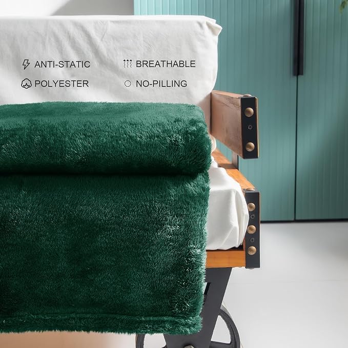Exclusivo Mezcla Fuzzy Large Fleece Throw Blanket for Couch, Forest Green | 50x70 Inches, Super Soft and Cozy Throw, Plush Fluffy Blanket for Sofa, Bed, Bedroom, Home Decor, All Season