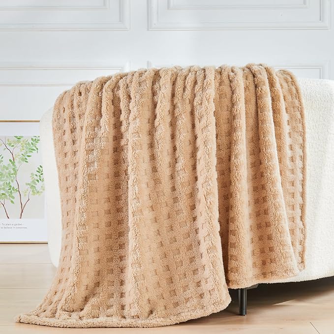 NEWCOSPLAY 3D Waffle Checkered Flannel Throw Blanket, Brown, 50"x70" | Super Soft Cute Lightweight Decorative Premium Silky Fleece Blanket for Couch Sofa Bed, Gift for Women Men, All Season Use