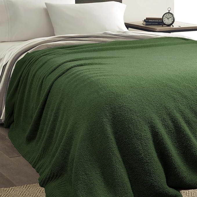 Dark Green Blanket Warm Queen Size Fuzzy Knitted Oversized Luxury Bed Blankets, Soft Throw for Bed, Lightweight Plush for Cozy Nights (Dark Green, 90x90)