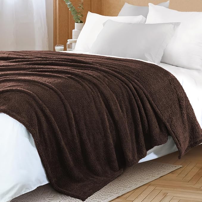 Exclusivo Mezcla Fleece Bed Blankets King Size for Bed, 90" x 104" | Super Soft and Cozy Fluffy Blanket for Women, Lightweight and Fuzzy Large Blanket for Bedroom , All Season, Coffee