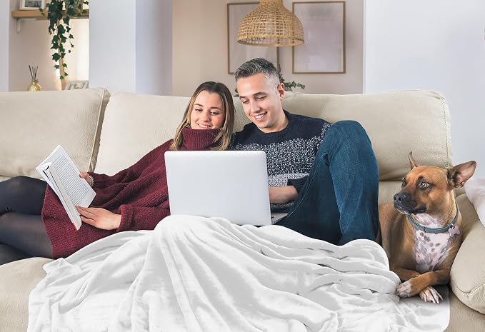 Utopia Bedding Ultra Soft Fleece Bed Blanket Full Size White (90x84 Inches) | Microfiber Plush Warm Lightweight Breathable Cozy Blanket Anti-Static, All Season Use, Gift for Women and Men