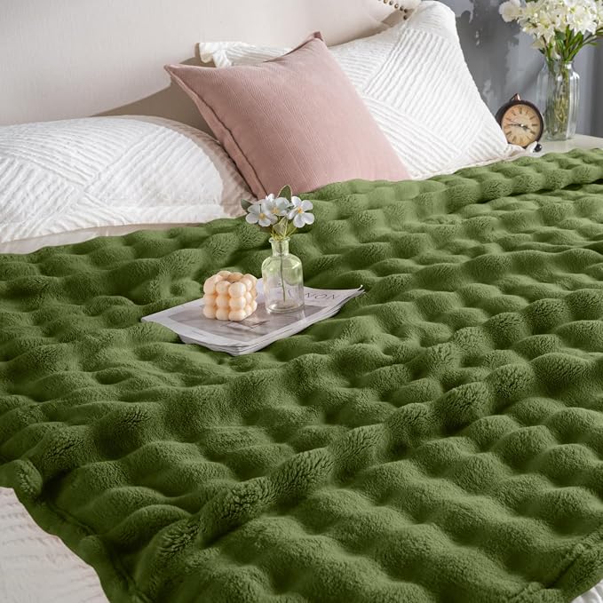 Faux Fur Bed Blankets King Size Green, Soft Fluffy Bubble Blanket for Couch Sofa, Thick Warm Plush Fuzzy Rabbit Fur Large Blanket for All Season Use, 90"X 90"