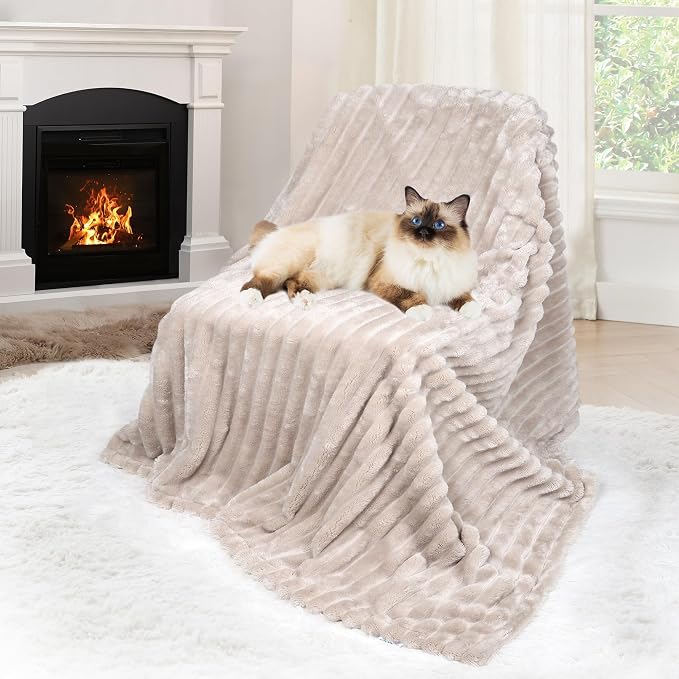 Waterproof Pet Blanket for Large Dogs & Cats - Reversible Calming Plush, Washable Furniture Cover for Couch, Bed, Car Seat, Blocks Leaks, Stains & Pet Fur (Line, 30"x40")