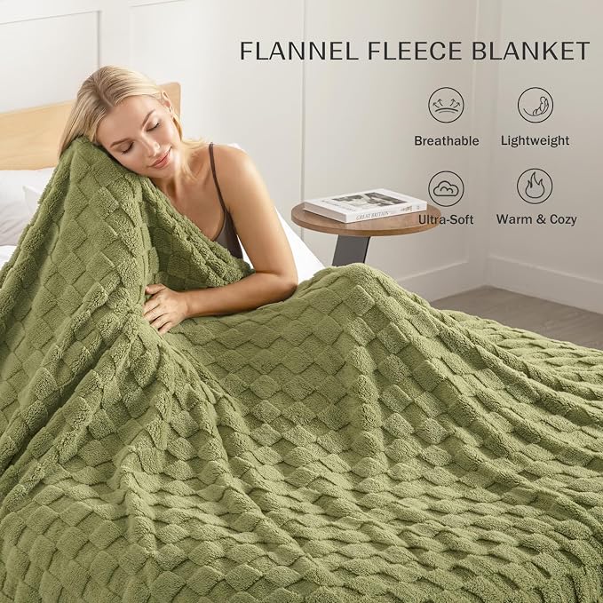 Exclusivo Mezcla 3D Checkered Fleece Twin Blanket for Bed, Olive Green | Super Soft and Cozy Fluffy Bed Blanket, Cute Fuzzy Blanket for Teens Back to School, Dorm Essentials, All Season, 60"x80"