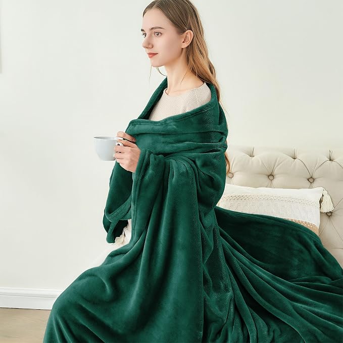 BEDELITE Fleece Blanket Soft Plush King Bed Blanket Forest Green 108"x90" | Ultra Soft Fleece, Plush Microfiber, Lightweight Warmth, All Season Comfort, Fade Resistant, Machine Washable
