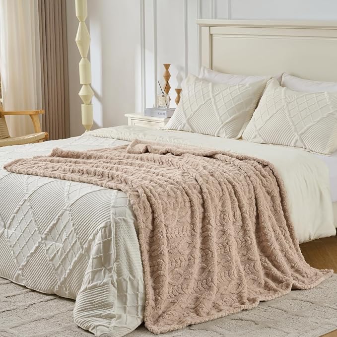 Brown Throw Blanket - Soft & Fluffy Fleece, Cute & Aesthetic, Perfect for Sofa, Couch, Chair, Bed, Living Room & Bedroom, All-Season Use, Plush & Cozy Decorative 50x60 Inch Blanket