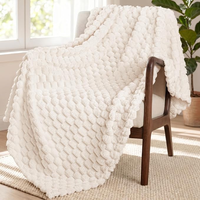 Exclusivo Mezcla Large 3D Fleece Throw Blanket for Couch, Ivory | Extra Soft Fuzzy Plush Lightweight Throws, Cozy Fluffy Decorative Blankets for All Seasons, 50x70 Inches