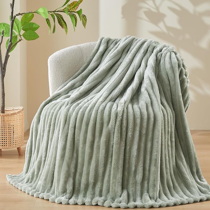 NEWCOSPLAY Fleece Ribbed Cozy King Blanket for Couch, Sage Green, 90"x110" | Premium Silky Flannel Blanket, Soft Lightweight Fluffy Throw Blanket for Bed Sofa Decor, Gift for All Season Use