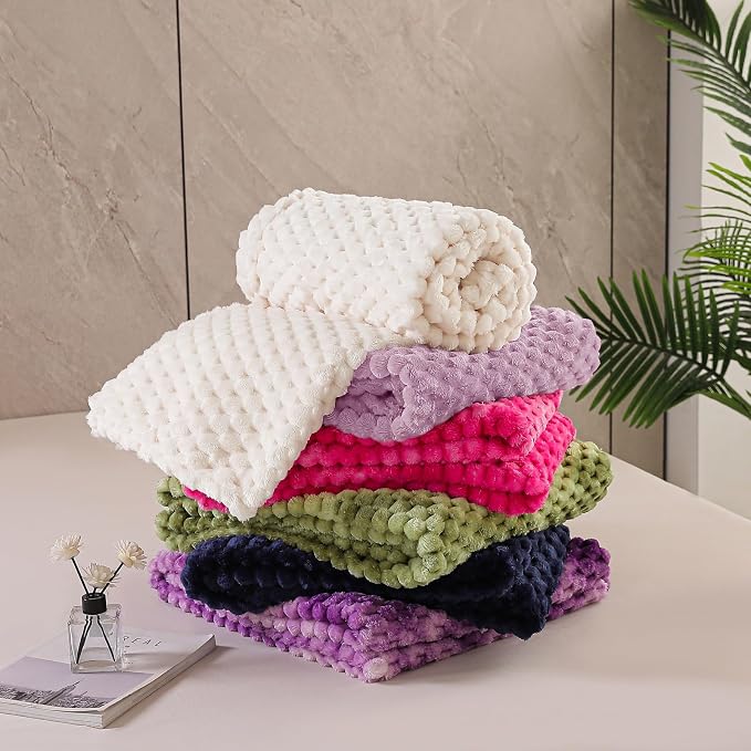 Exclusivo Mezcla 3D Fleece Twin Size Blanket for Bed, Lilac Purple | Extra Soft Fuzzy Plush Lightweight Bed Blankets, Cozy Fluffy Decorative Blankets for All Seasons, 60x80 Inches