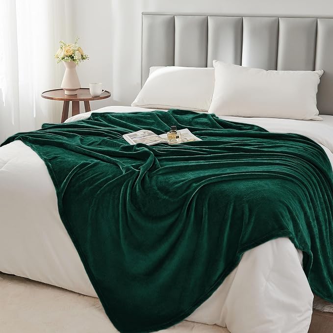 BEDELITE Fleece Blanket Soft Plush King Bed Blanket Forest Green 108"x90" | Ultra Soft Fleece, Plush Microfiber, Lightweight Warmth, All Season Comfort, Fade Resistant, Machine Washable