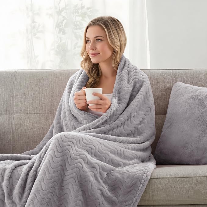 Exclusivo Mezcla Soft Fleece Blanket King Size for Bed, Sofa, Light Grey | 90"x104" Breathable Lightweight Flannel Blanket for Summer, Plush Cozy Jacquard Wave for Home Decor