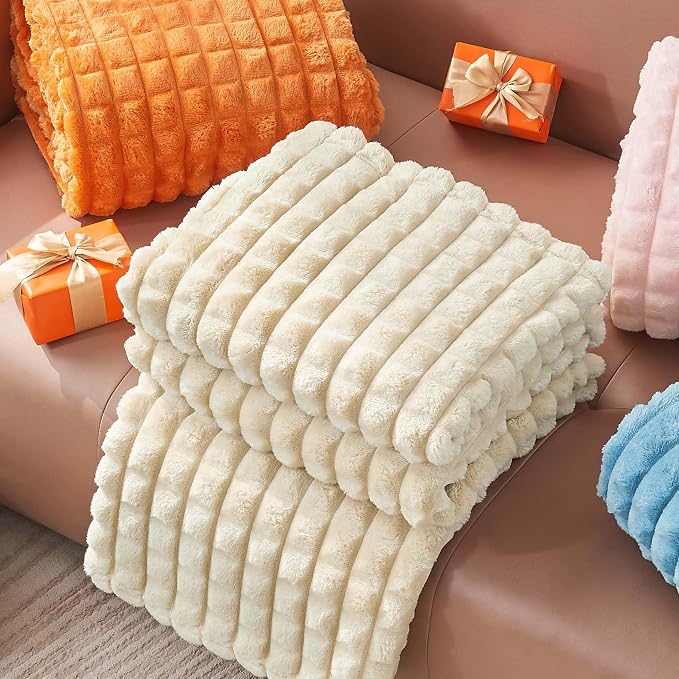 BEDELITE 3D Checked Beige Fleece Twin Throw Blanket for Bed, 60x80 Inch | Soft Warm Fuzzy Fluffy Blanket for Couch Sofa, Lightweight Plush Cozy Throws for Home Room Decor, Gift for Women, All Season