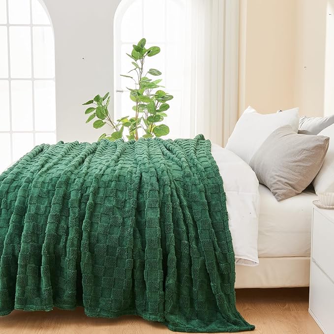 NEWCOSPLAY 3D Checkered Flannel Throw Blanket, Dark Green, 50"x70" | Super Soft Cute Lightweight Decorative Premium Silky Fleece Blanket for Couch Sofa Bed, Gift for Women Men, All Season Use