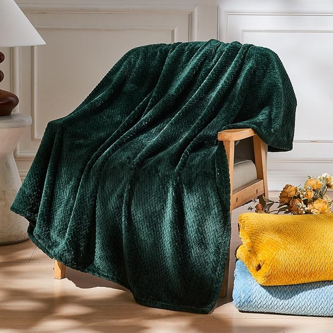 NEWCOSPLAY Fleece Leaves Pattern King Blanket, Forest Green, 90"x110" | Super Soft Throw Blanket, Lightweight Cozy Bed Sofa Blanket, Premium Silky Flannel Fleece, Travel Blanket for All Season Use