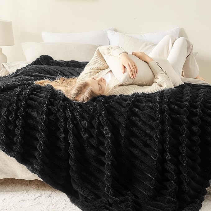 NEWCOSPLAY Fleece Ribbed Cozy Throw Blanket for Couch, Black, 50"x60" | Premium Silky Flannel Blanket, Soft Lightweight Fluffy Throw Blanket for Bed Sofa Decor, Gift for All Season Use