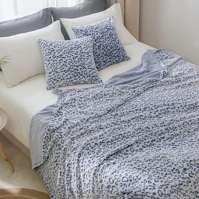 Flannel Fleece Throw Microfiber Blanket with 3D Cheetah Print,90"X90",Blue