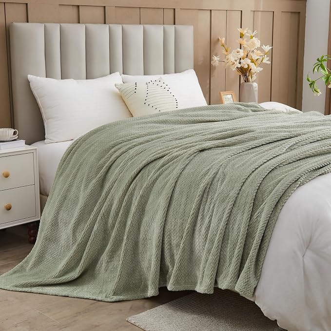 NEWCOSPLAY Fleece Leaves Pattern Throw Blanket, Sage Green, 50"x60" | Super Soft Throw Blanket, Lightweight Cozy Bed Sofa Blanket, Premium Silky Flannel Fleece, Travel Blanket for All Season Use